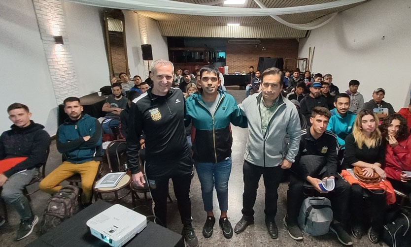 Presentaron el segundo curso municipal de árbitro de fútbol