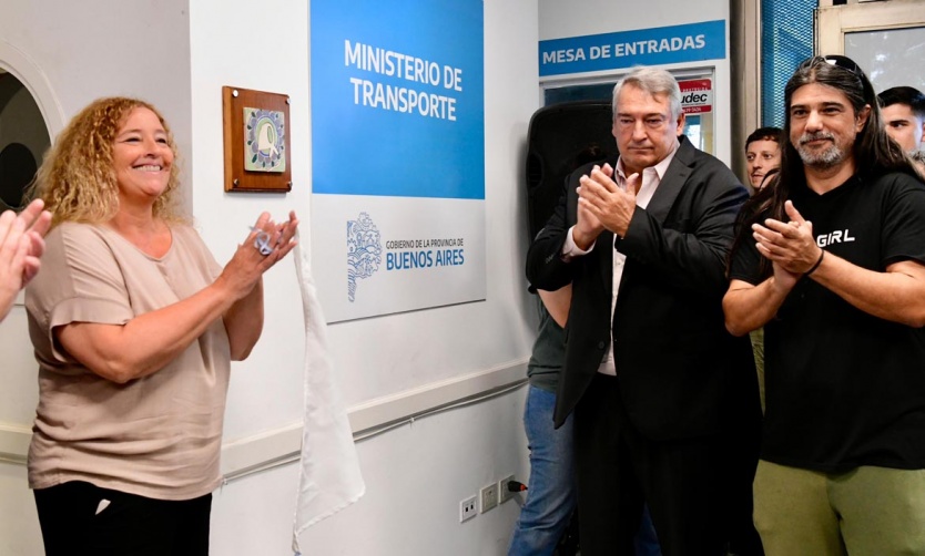 Rinden homenaje a víctimas de la dictadura militar en el Ministerio de Transporte