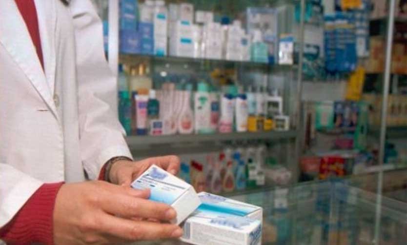 Farmacias podrían suspender atención a afiliados del PAMI por una deuda millonaria