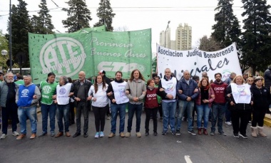 Estatales y judiciales bonaerenses reclaman continuidad en las negociaciones salariales