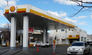 Disponen suba gradual del impuesto a los combustibles, y las naftas se ajustaron 6,5%