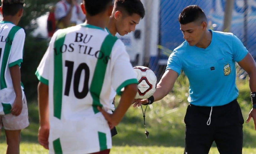 Deportes abrió la inscripción para los cursos de árbitro de fútbol