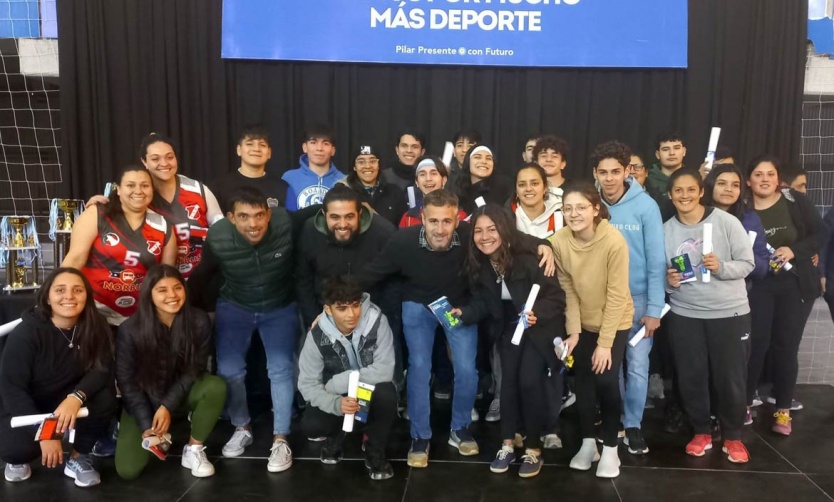 Más de 40 egresados en un nuevo curso de árbitro y planillero de voley