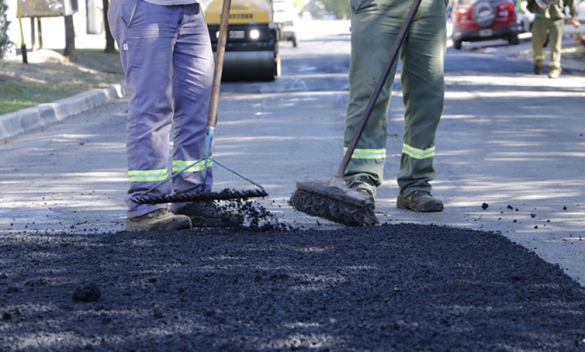 Plan de mejoras: El Municipio arregló 48 baches en barrios 