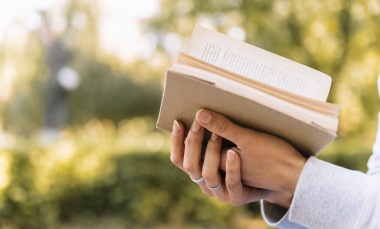 Este verano, las plazas y paseos de Pilar se llenan de libros