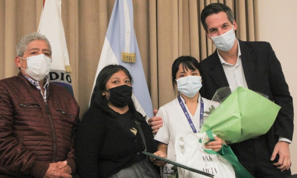 El Hospital Austral, primero del país en otorgar premio internacional a sus enfermeras