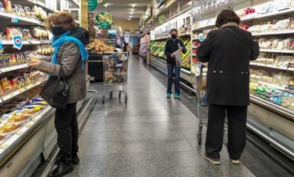 Acuerdan subas del 5% mensual con supermercados y mayoristas
