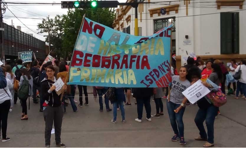 Instituto Docente: alumnos, profesores y directivos acordaron rechazar el cierre de carreras