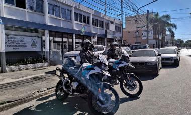 Detienen a un joven por el robo de 1.000 dólares en una casa de Pilar