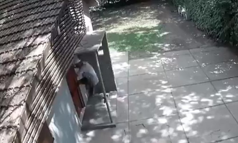 VIDEO: Un barrio asediado por delincuentes que ingresan a robar derribando puertas a las patadas