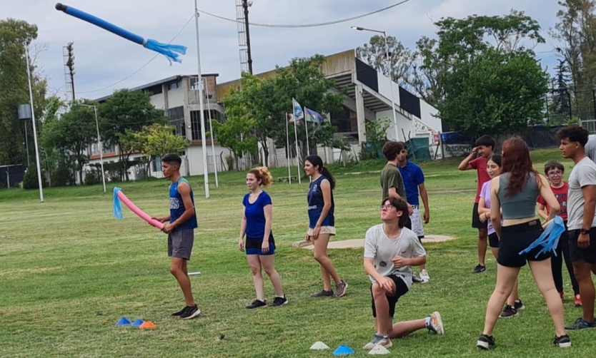 El atletismo municipal cerró con juegos y reconocimientos el ciclo 2023