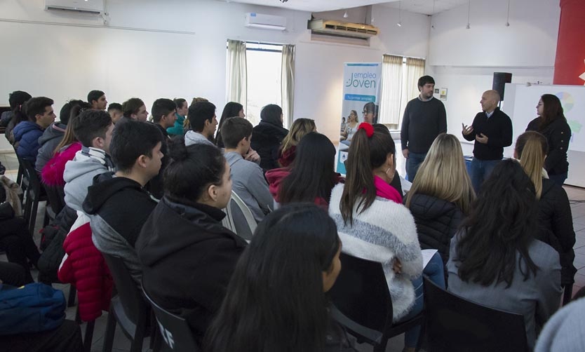 Más de 60 jóvenes de Pilar comenzarán a trabajar en empresas del distrito