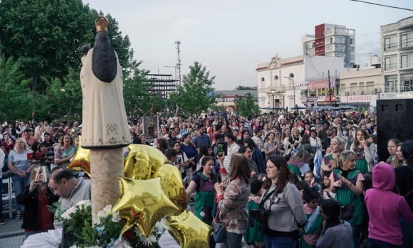 Se concretaron la Procesión y Misa por la Virgen del Pilar