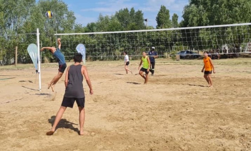 Arrancó la Escuela Municipal de Beach Voley, un clásico de todos los veranos