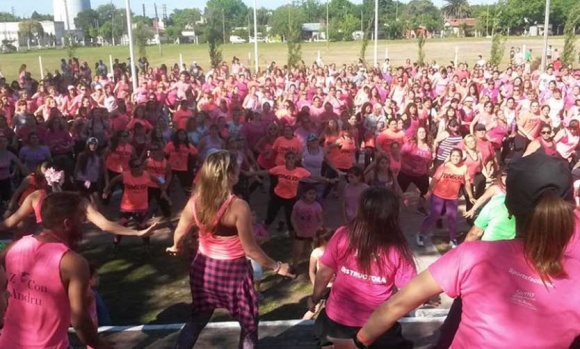 Con una master class de Zumba, Pilar se suma al mes de lucha contra el cáncer de mama