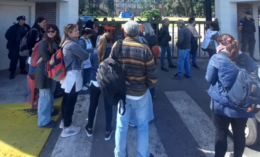 Docentes reclamaron ante la Jefatura distrital por descuentos salariales