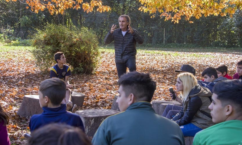 Oscar Ruggeri participó de una charla con jóvenes en Del Viso