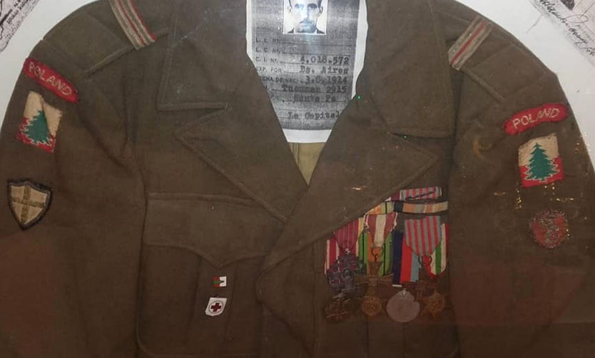 Le robaron el uniforme militar de su abuelo que luchó en la Segunda Guerra Mundial y clama por recuperarlo