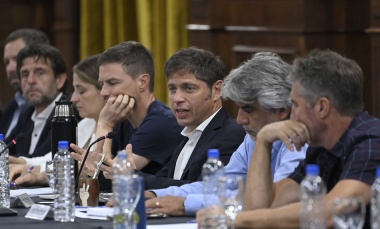 Kicillof contra Milei: "Hay pocos casos en la historia de una caída tan fuerte del consumo"