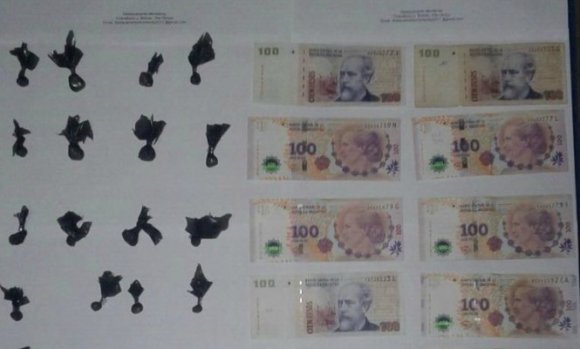 La policía detuvo a un hombre con 19 envoltorios de marihuana