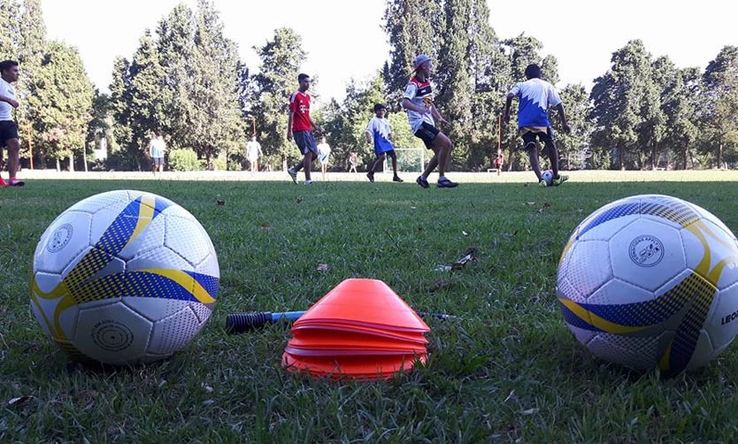 Con protocolos, habilitan las canchas de fútbol del Polideportivo Municipal