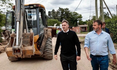 Achával recorrió obras urbanas que mejoran la localidad de Manuel Alberti