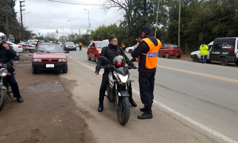 Detienen a 11 personas acusadas de vender drogas