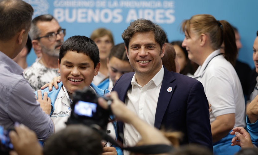 Kicillof recibió a la delegación de deportistas que ganaron el medallero de los Juegos Evita