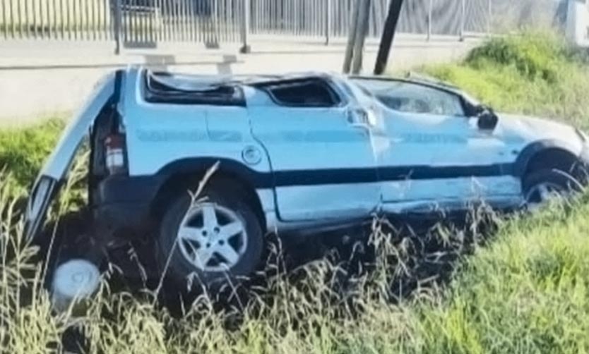 Dos heridos tras colisión y vuelco de una camioneta en la Ruta 25