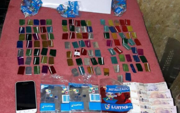 Detienen a una mujer que estaba por comercializar 150 envoltorios de cocaína
