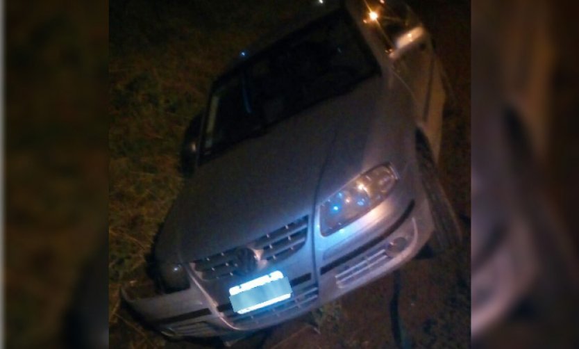 Rompió el auto por el mal estado de una calle y pide que el Municipio se lo repare