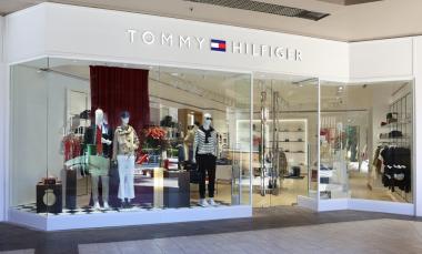 Palmas del Pilar suma a TOMMY HILFIGER y potencia su propuesta de moda