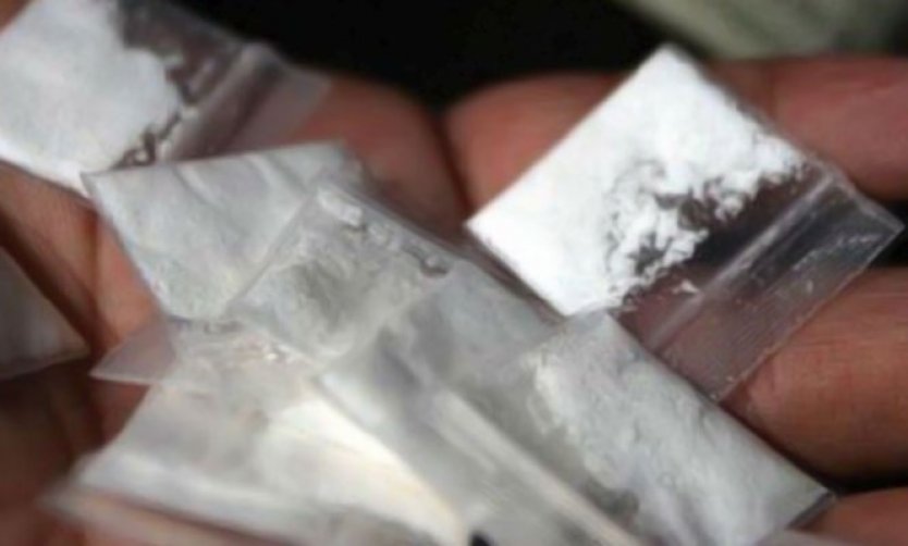 Detienen a dos sujetos acusados de comercializar cocaína