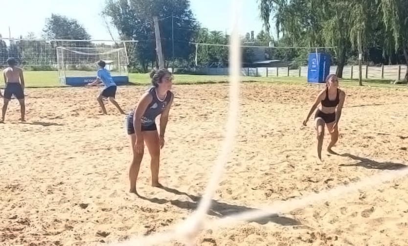 El beach vóley cerró su temporada en el Polideportivo Municipal