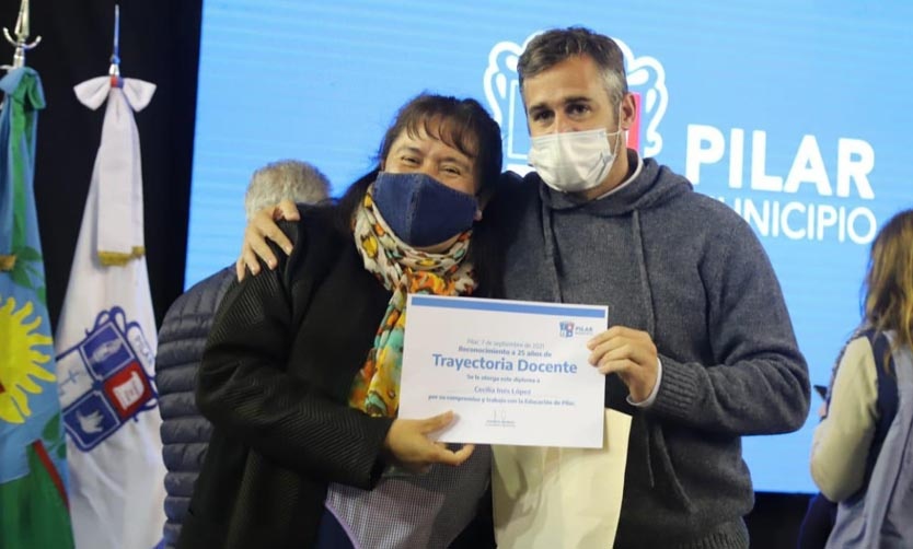 El Municipio reconoció a docentes de Pilar por el Día del Maestro