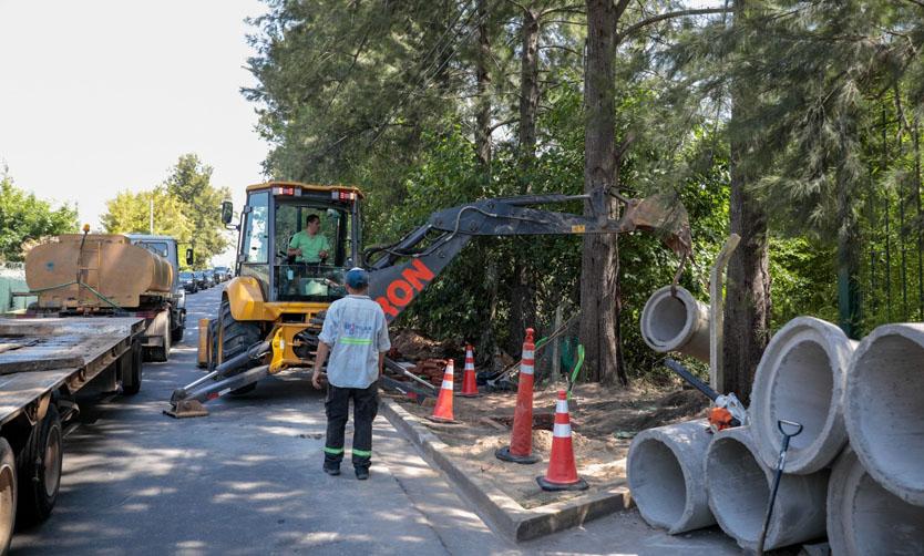 Avanzan obras hidráulicas en una calle clave que conecta Ruta 25 con Panamericana