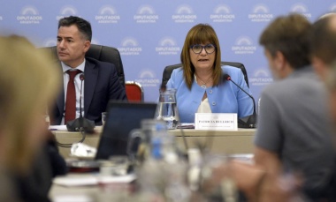 Bullrich quitará el artículo que obligaba a pedir permiso para reuniones de más de tres personas