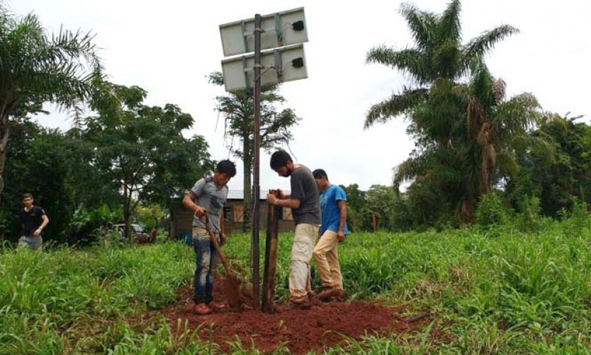 La Universidad Austral sigue llevando luz a aldeas guaraníes
