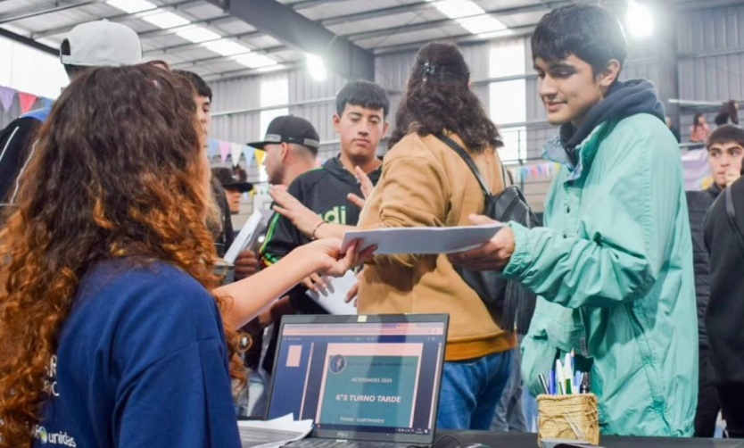 Los clubes municipales ya realizan impresiones gratis para los estudiantes de escuelas públicas