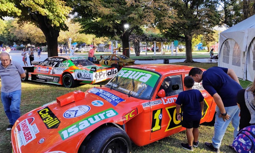 Kicillof asistió a la 30° Fiesta Nacional del Automovilismo