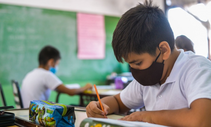 Confirman la extensión de la jornada en todas las escuelas primarias del país