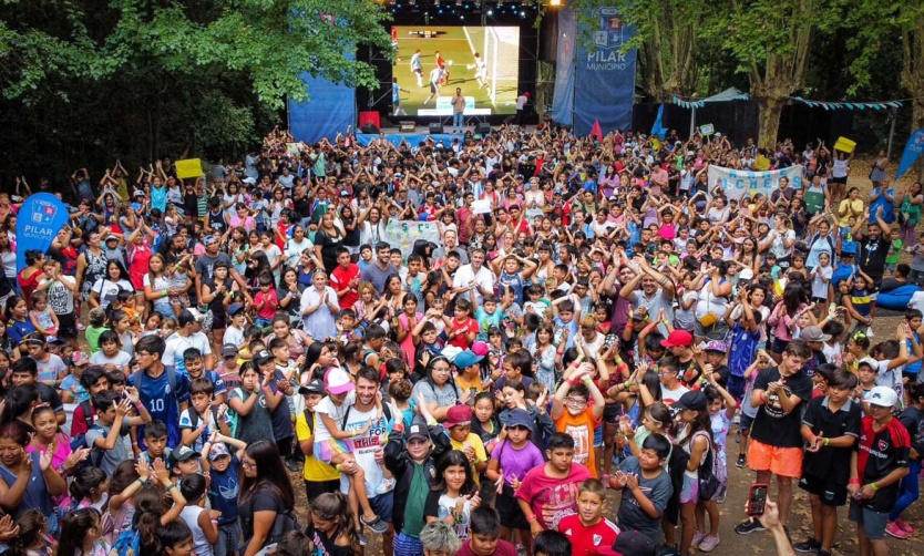 Multitudinario acto de cierre de las Escuelas Abiertas de Verano en el Parque Pilar