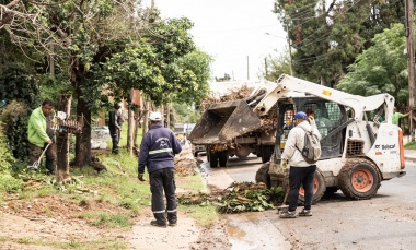 El Municipio realiza tareas de limpieza en los barrios ante las fuertes lluvias