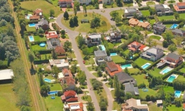 El Gobierno quitó subsidios a más de 3.500 usuarios de barrios cerrados y countries