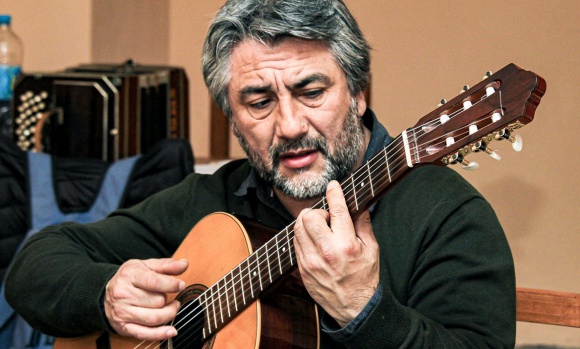 El guitarrista y compositor pilarense Héctor Bacci estará de gira por Uruguay