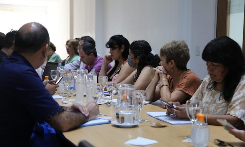 Docentes bonaerenses piden activar la cláusula de monitoreo para discutir salarios