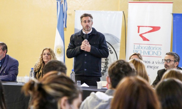 Achával acompañó a alumnos secundarios en un taller de salud