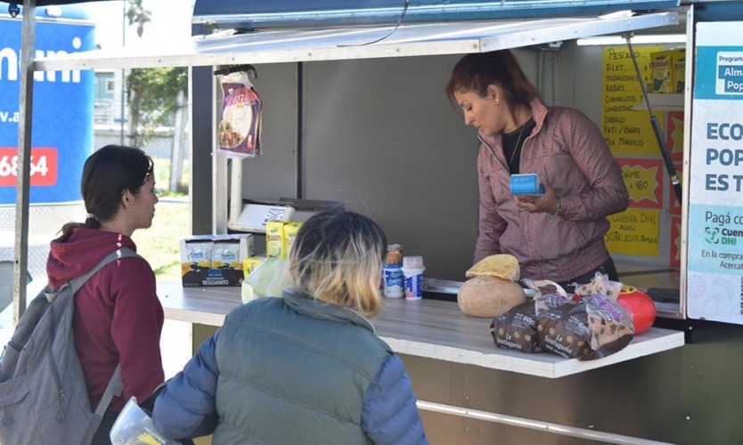 La feria con productos frescos y accesibles llega a un barrio de Pilar