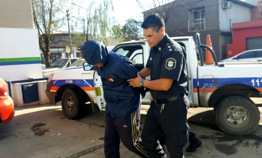 Violentó una puerta para entrar a robar una casa y se quiso escapar por los techos