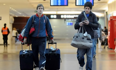 Fuga turística: en junio, los viajes de argentinos al exterior duplicaron el ingreso de visitantes